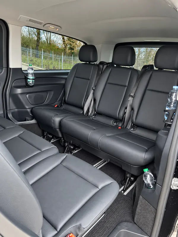 Gli interni del Mercedes Vito, coi sedili in pelle